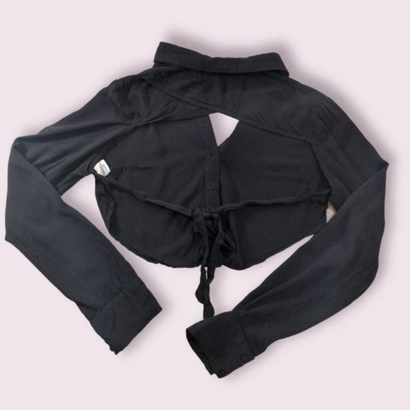 Superdown Backless Button Up Cropped Blouse - Picture 4 of 9